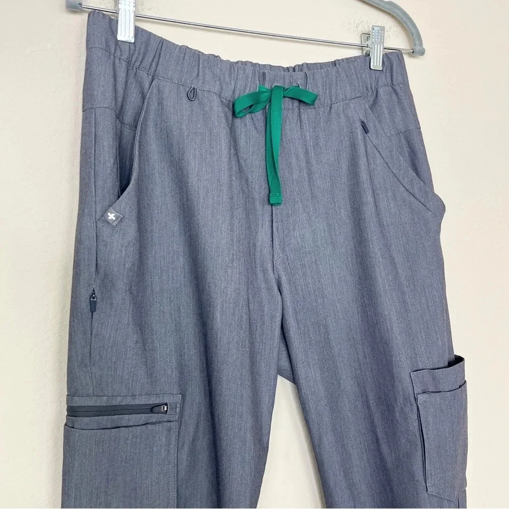 FIGS Men’s Gray Cargo‎ Jogger Scrub Pants